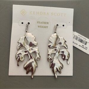 Kendra Scott Savannah Earrings in silver